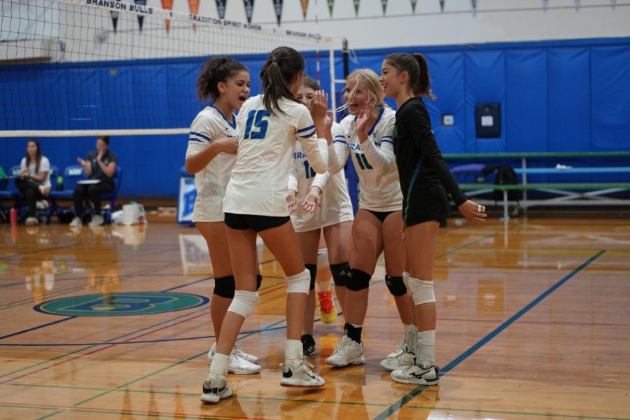 The+girls+junior+varsity+volleyball+team+gathers+during+its+victory+against+Archie+Williams%2C+Sept.+23%2C+2022.+The+win+at+home+marked+the+second+one+that+week.