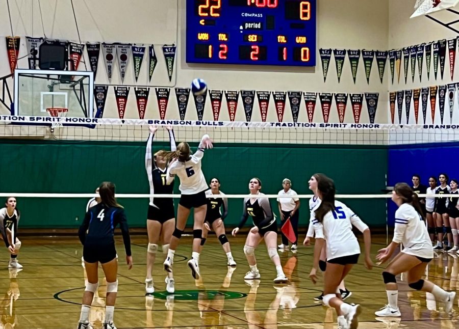Girls+junior+varsity+volleyball+faces+Novato+at+home%2C+Sept.+21%2C+2022.+The+team+defeated+Novato+in+two+sets.