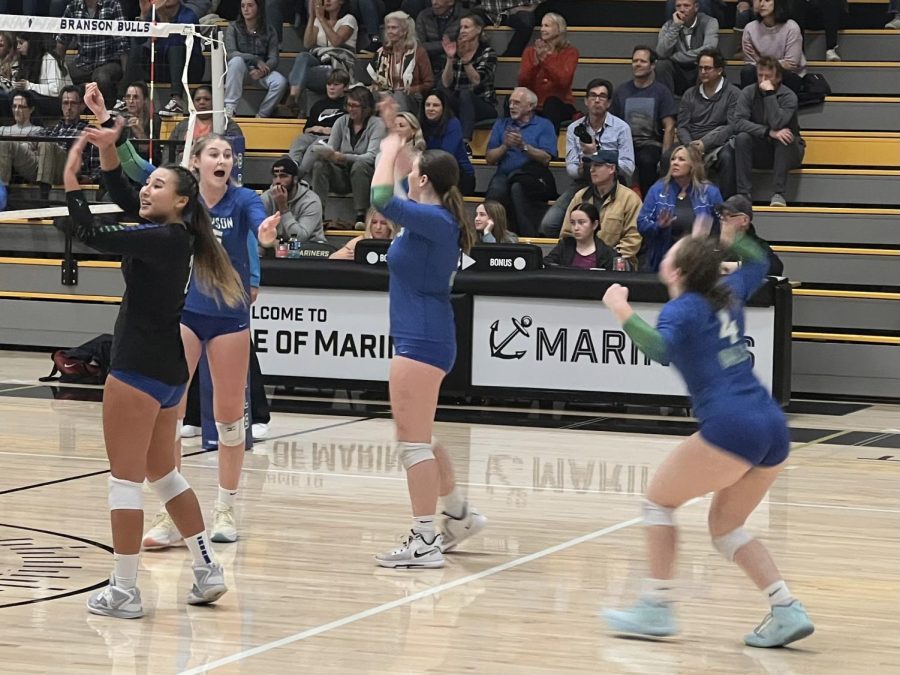 Girls+varsity+volleyball+marks+a+point+against+Marin+Catholic%2C+Nov.+12%2C+2022.+Branson+heads+to+the+NorCal+finals+after+defeating+Marin+Catholic+at+College+of+Marin.